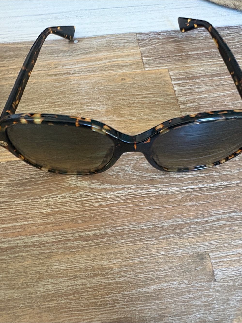 Gucci Tortoiseshell Oversized Sunglasses with Gradient Brown Lenses - Picture 5 of 6